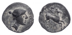 EMPORION. Tritartemorión (241-218 a.C.). A/ Cabeza femenina a der. con moño alto. R/ Pegaso a der. Protuberancia ovalada en la parte superior del rev....