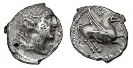 EMPORION. Dracma (principios del s. II a.C.). A/ Cabeza de Diana a der., con carcaj a la espalda y dos delfines delante. R/ Pegaso a der con cabeza mo...