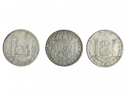 3 monedas de 8 reales. 1761, México; 1674, Lima; 1769, Potosí. BC+/MBC.