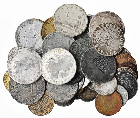 Colección de monedas falsas de época a nombre de Felipe III a Alfonso XIII. 4 es...