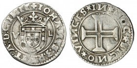 PORTUGAL. Juan III (1521-57). Tostao. S/F. Lisboa. GINEE al final de la ley. del rev. Tres puntos en el trazo superior de la cruz del rev. go-NO. mbc-...