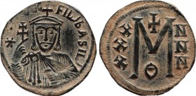 THEOPHILUS (829-842). Follis. Constantinople.
Obv: ΘΕΟFΙL' BASIL'.
Crowned, draped and cuirassed bust facing, holding patriarchal cross and akakia.
Re...