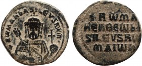 Romanus I. Constantinople, 931-944. AE Follis
Half-length. Obv: crowned facing bust of Romanus I, holding transverse trefoil-tipped labarum sceptre an...