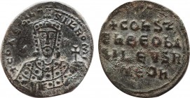 CONSTANTINE VII PORPHYROGENITUS(913-959) and ROMANUS I LECAPENUS (920-944). Follis. Constantinople.
Obv: +CONST' bASIL' ROm.
Facing bust of Constantin...