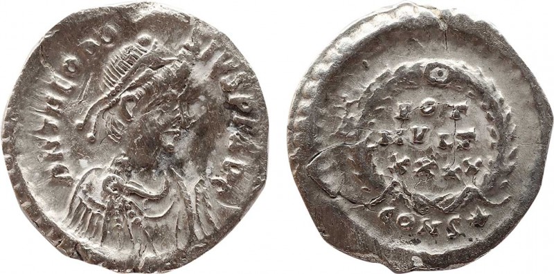 THEODOSIUS I (379-395). Siliqua. Constantinople.
Obv: DN THEODOSIVS PF AVG.
Diad...