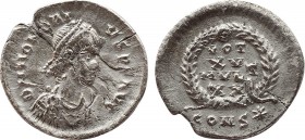 HONORIUS (393-423) Siliqua. Constantinopolis, ca 408-420. Obv: DN HONORI-VS P F AVG. Draped armored bust with pearl diadem to the right; 
Rev: four li...