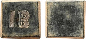 Byzantine 300-500.
Weight of Half Ounkia
Large IB engraved in outline / Blank.
Cf. CNG E-Auction 229, Lot 456 (cross above IB, all within border).
Con...