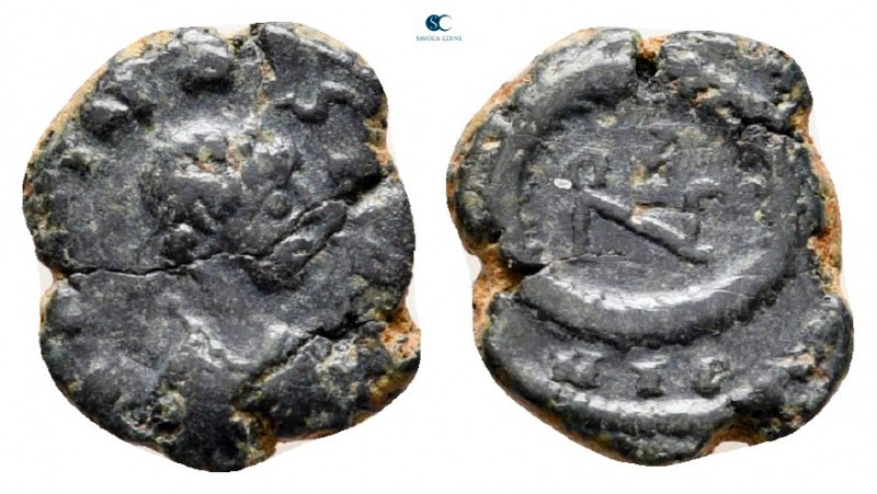 Zeno, second reign AD 476-491. Nicomedia
Nummus Æ

10 mm., 0,83 g.



nea...