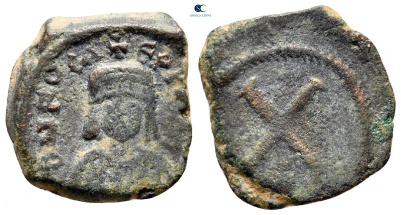 Phocas AD 602-610. Constantinople
Decanummium Æ

20 mm., 3,92 g.



nearl...