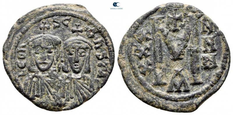 Leo V and Constantine AD 813-820. Syracuse
Follis Æ

25 mm., 4,96 g.



v...