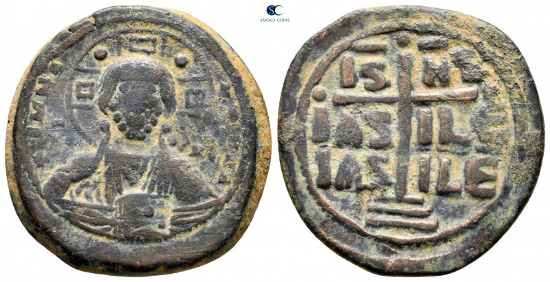 Romanus III Argyrus AD 1028-1034. Constantinople
Anonymous Follis Æ

29 mm., ...