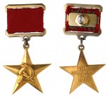 Hero of the Socialist Labor Gold Star. Award # 15126

.23K GOLD. On suspencion.

Condition: Touches of wear, problem free

Ex ‘The New York Sale...