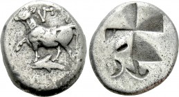 THRACE. Byzantion. Siglos (Circa 340-320 BC).

Obv: 'ΠΥ.
Bull standing left on dolphin left.
Rev: Stippled quadripartite incuse square.

SNG BM ...