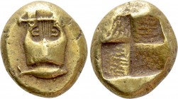 MYSIA. Kyzikos. EL Hekte (5th-4th centuries BC).

Obv: Kithara; below, tunny fish right.
Rev: Quadripartite incuse square.

Cf. Von Fritze I 181 ...