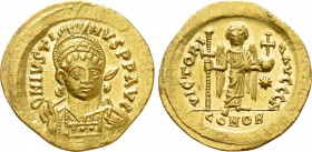 JUSTIN I (518-527). GOLD Solidus. Constantinople. 

Obv: D N IVSTINVS P P AVG. 
Helmeted and cuirassed bust facing slightly right, holding spear an...