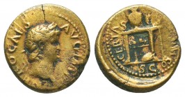 NERO, 54-68 AD. Æ Semis (2.96 gm). Laureate head / Modius and wreath on table. RIC.233
Condition: Very Fine

Weight: 4,31 gram
Diameter: 19 mm