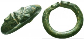 Very Large Decorated solid bronze bracelet
Condition: Very Fine

Weight: 113,9 gram
Diameter: 63 mm