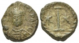 Justinian I (527-565). Æ 10 Nummi (17mm, 4.99g). Rome or Ravenna, 547-549. Helmeted and cuirassed facing bust, holding globus cruciger and shield. R/ ...