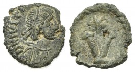 Justinian I (527-565). Æ 5 Nummi (10mm, 1.00g, 6h). Imitative (Sicilian?) mint, 538-565. Diademed, draped and cuirassed bust r. R/ Large V within wrea...
