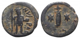 Justin II (565-578). Æ 10 Nummi (21mm, 4.09g, 6h). Constantinople. Justin standing l., holding spear and globe. R/ Large I between two stars; cross ab...