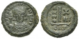 Maurice Tiberius (582-602). Æ 10 Nummi (15mm, 3.86g, 6h). Catania, year 13 (594/5). Helmeted and cuirassed bust facing, holding globus cruciger. R/ La...