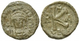 Maurice Tiberius (582-602). Æ 20 Nummi (18mm, 4.09g, 6h). Ravenna. Helmeted and cuirassed bust facing, holding globus cruciger. R/ Large K; cross abov...