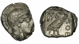 ÁTICA. Atenas. Tetradracma (454-450 a.C.). A/ Cabeza de Atenea a der. R/ Lechuza dentro de cuadrado incuso, delante AQE. AR 16,99 g. 26,1 mm. COP-31 s...