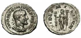 MAXIMINO I. Denario. Roma (235-236). R/ Fides con dos estandartes; FIDES MILITVM. AR 3,46 g. 21,3 mm. RIC-7A. MBC+.