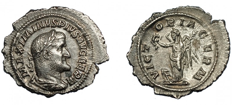 MAXIMINO I. Denario. Roma (236-238). R/ Victoria a izq. con corona, palma y caut...