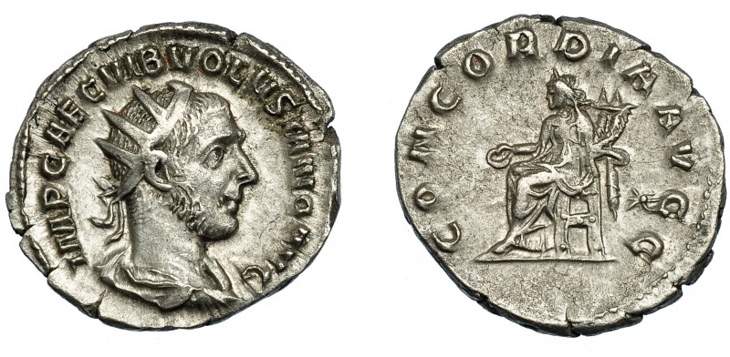 VOLUSIANO. Antoniniano. Roma (251-253). R/ Concordia sentada a izq. con pátera y...