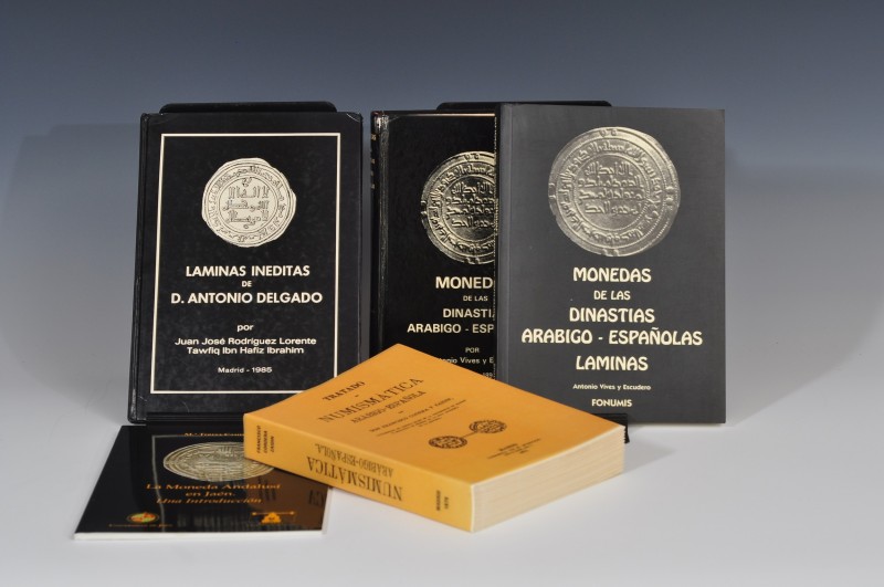 Lote de 4 libros: A. Vives y Escudero, Monedas de las dinastías arábigo-española...