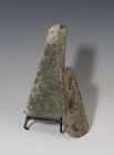 PREHISTORIA. Edad de Bronce. ca. 2250-1550 a.C. Lote de 2 hachas. Longitud 12,9 y 18,9 cm.