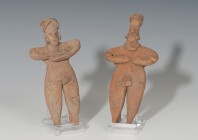 PREHISPÁNICO. Cultura Colima. Lote de dos ídolos (200 a.C. - 500 d.C.). Figura femenina y masculina. Terracota. Altura 15, 5 y 15, 6 cm.