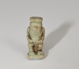 ANTIGUO EGIPTO. Período Ptolemaico. Amuleto de Bes (IV-II a.C.). Fayenza vitrificada. Altura 27 mm.