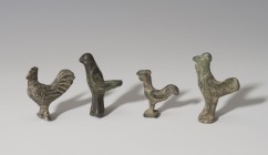 HISPANIA ANTIGUA. Iberorromano. Lote de cuatro figuras de gallos (II a.C. - II d.C.). Bronce. Altura 3,2-4,6 cm.