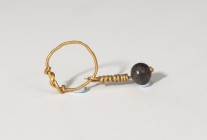 ROMA. Imperio Romano. Pendiente (I-II d.C.). Oro y plata. Longitud 23 mm.