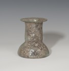 ROMA. Imperio Romano. Ungüentario (I-III d.C.). Vidrio. Depósito troncocónico achatado y cuello ancho y largo. Presenta irisaciones, exfoliación y alt...