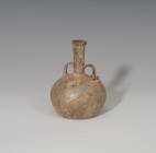 ROMA. Imperio Romano. Aryballoi (II-III d.C.). Vidrio. Presenta irisaciones y exfoliaciones. Altura 11,7 cm.