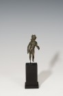 ROMA. Imperio Romano. Figura de Apolo (II-III d.C.). Bronce. Faltan pies. Altura 6,0 cm. Incluye peana.