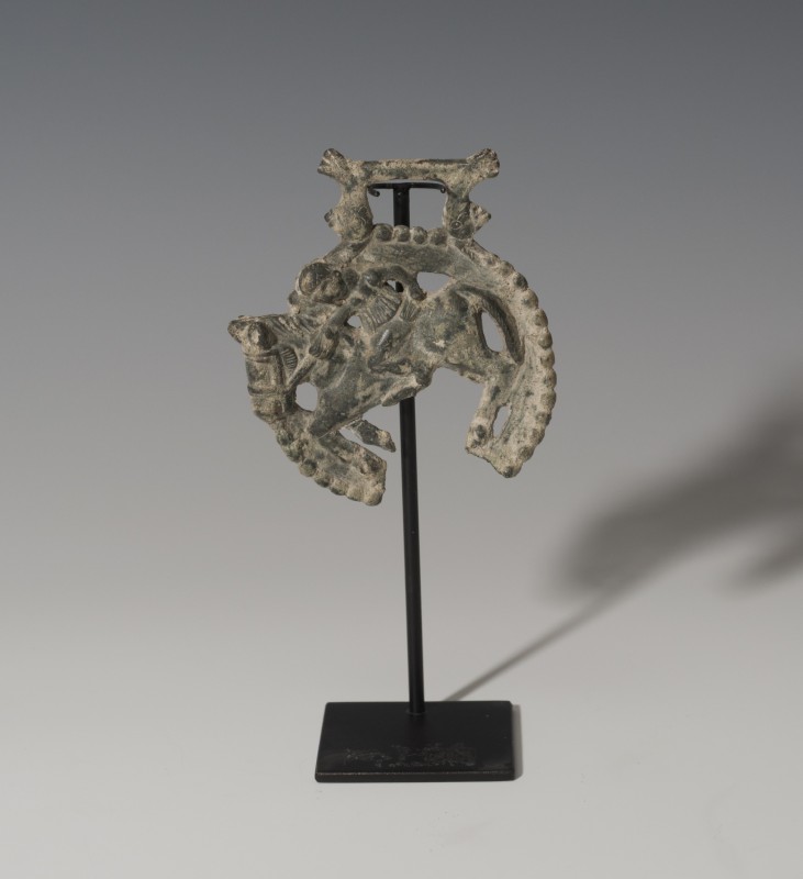 ROMA. Imperio Romano. Cama de freno izquierdo de caballo (III-IV d.C.). Bronce. ...