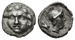 PISIDIA, Selge. Obol. (Ar. 0.93g \/ 10mm). 350-300 BC Anv: Front head of Gorgon. Rev: Head of Athena with helmet on the right, behind talus. (SNG Cope...