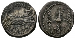 MARCO ANTONIO. Denarius. (Ar. 3.58g \/ 18mm). 32-31 BC Mobile mint. Anv: ANT AVG III VIR RPC. Praetorian galley on the right. Rev: Legionary eagle bet...