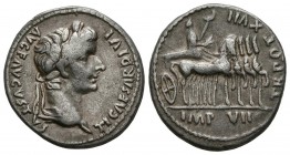 TIBERIUS. Denarius. (Ar. 3.78g \/ 19mm). 15-16 AD Lugdunum. Anv: TI CAESAR DIVI AVG F AVGVSTVS. Laureate bust to the right of Tiberius. Rev: IMP VII T...