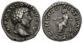 MARCUS AURELIUS. Denarius. (Ar. 3.46g \/ 17mm). 162-163 AD Rome. Anv: IMP ANTONINVS AVG. Naked bust to the right of Marco Aurelio. Rev: CONCORDIA AVG ...