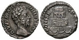 DIVO MARCUS AURELIUS. Denarius. (Ar. 2.29g \/ 18mm). 180 AD Rome. Anv: DIVVS ANTONINVS PIVS. Naked bust to the right of Marco Aurelio. Rev: CONSECRATI...