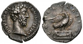 DIVO MARCUS AURELIUS. Denarius. (Ar. 2.54g \/ 18mm). 180 AD Rome. Anv: DIVVS M ANTONINVS PIVS. Naked bust to the right of Marco Aurelio. Rev: CONSECRA...