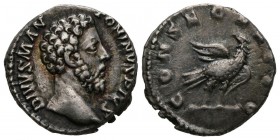 DIVO MARCUS AURELIUS. Denarius. (Ar. 3.84g \/ 17mm). 180 AD Rome. Anv: DIVVS M ANTONINVS PIVS. Naked bust to the right of Marco Aurelio. Rev: CONSECRA...