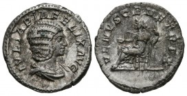 JULIA DOMNA. Denarius. (Ar. 2.99g \/ 19mm). 211-217 AD Rome. Anv: IVLIA PIA FELIX AVG. Bust draped to the right of Julia Domna. Rev: VENVS GENETRIX. V...