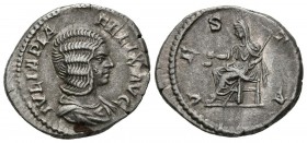 JULIA DOMNA. Denarius. (Ar. 3.61g \/ 19mm). 211-215 AD Rome. Anv: IVLIA PIA FELIX AVG. Bust draped to the right of Julia Domna. Rev: VESTA. She was se...
