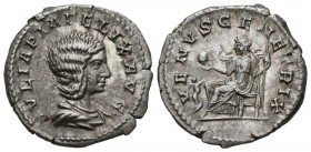 JULIA DOMNA. Denarius. (Ar. 3.00g \/ 19mm). 215-217 AD Rome. Anv: IVLIA PIA FELIX AVG. Bust draped to the right of Julia Domna. Rev: VENVS GENETRIX. V...